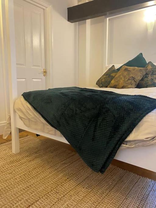 Lovely 2 Bedroom Penthouse Apartment In Chester - Free Parking!! Exterior foto