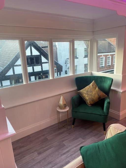 Lovely 2 Bedroom Penthouse Apartment In Chester - Free Parking!! Exterior foto